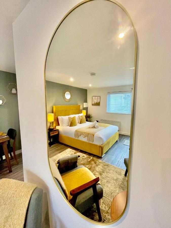 A Cozy Hideaway With Balcony - Close To Beach Борнмут Экстерьер фото