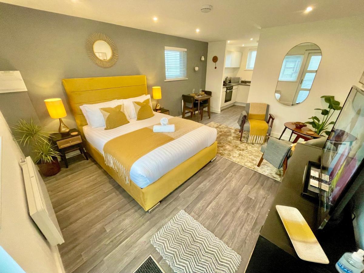 A Cozy Hideaway With Balcony - Close To Beach Борнмут Экстерьер фото
